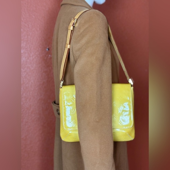 LOUIS VUITTON VERNIS THOMPSON STREET SHOULDER BAG BEIGE/YELLOW - Picture 8 of 16